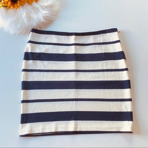 Banana Republic Dresses & Skirts - NWT Banana Republic Stripped Pencil Skirt Size 14